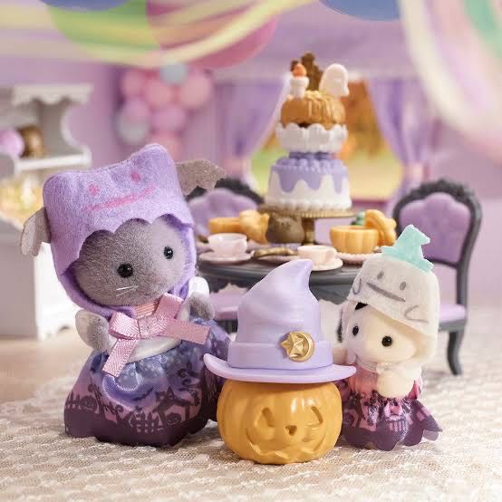 Krainie Sylvanian Families Halloween W Krainie Set Party Surprise Of For To Epo  vinyl figure collectible [Barcode 5054131057643] - Main Image 4