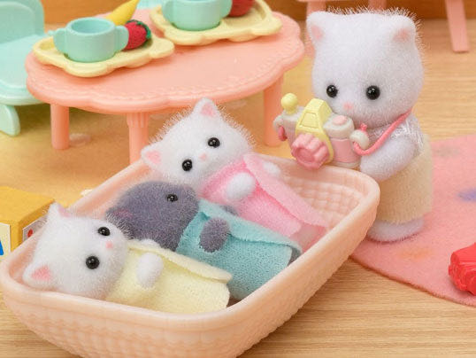 Persian Cat Triplets  vinyl figure collectible [Barcode 5054131054581] - Main Image 3