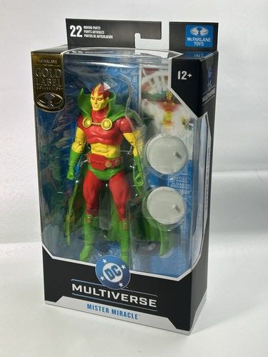 Dc Universe Classic Superman Figure With Collector Button