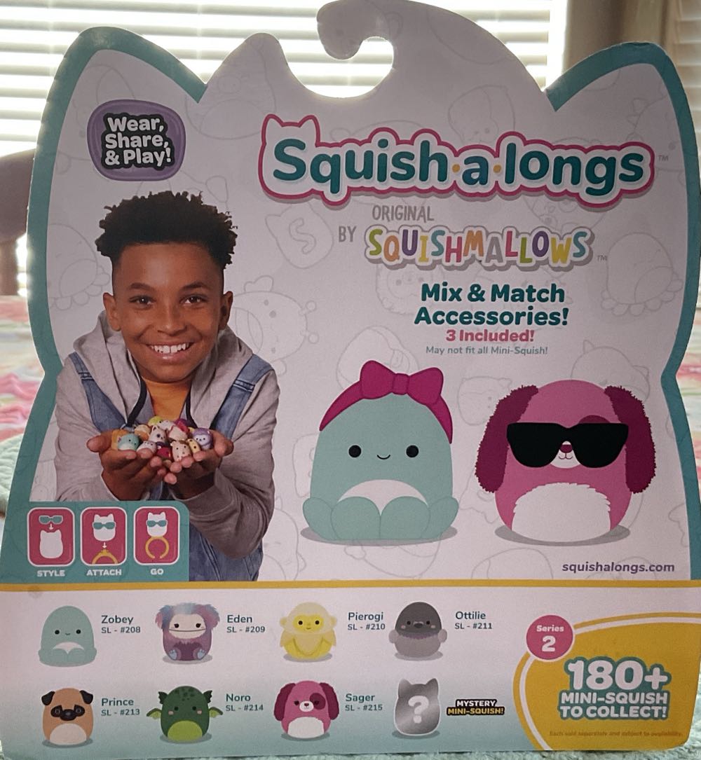 Squish a longs  vinyl figure collectible [Barcode 191726755197] - Main Image 2