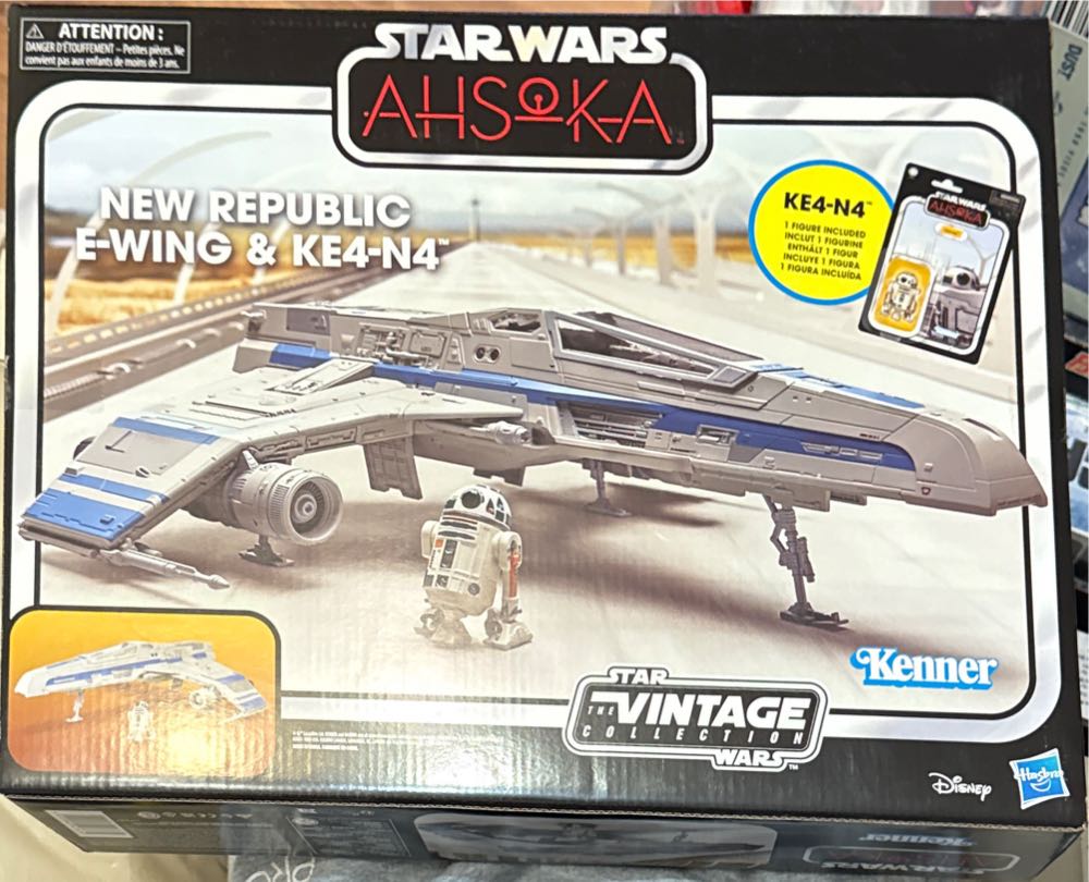 Star Wars The Vintage Collection New Republic E-wing & Ke4-n4 Ahsoka 3.75 Inch Collectible Action Figure & Vehicle  vinyl figure collectible [Barcode 5010996247674] - Main Image 2