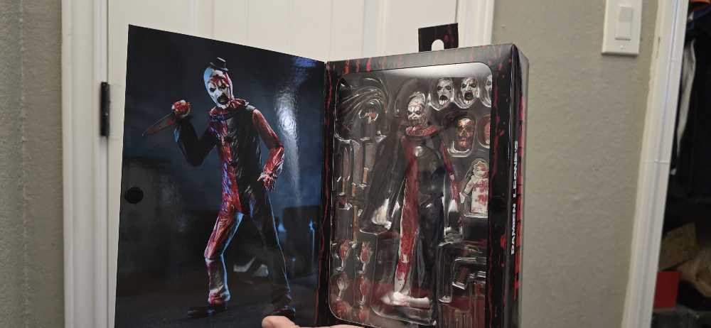 Art The Clown NECA  vinyl figure collectible - Main Image 2