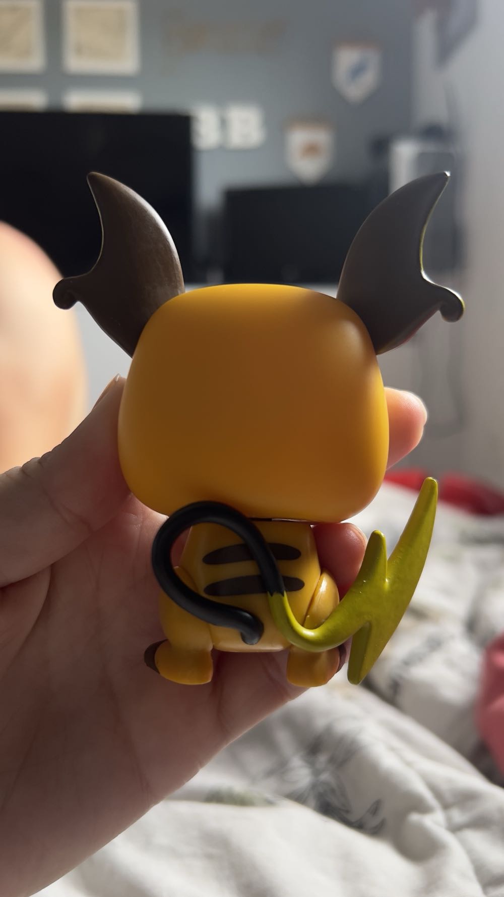 Boneco Funko Pop! Pokemon Raichu 645 Pop Pokémon High Games 2022 - Pokémon vinyl figure collectible [Barcode 7900126119521] - Main Image 3