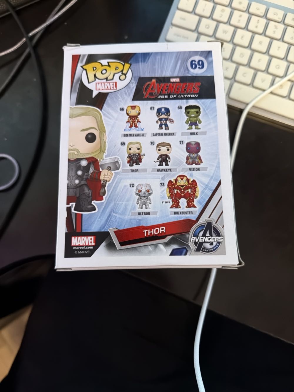 Thor - Avengers vinyl figure collectible [Barcode 0849803047801] - Main Image 2