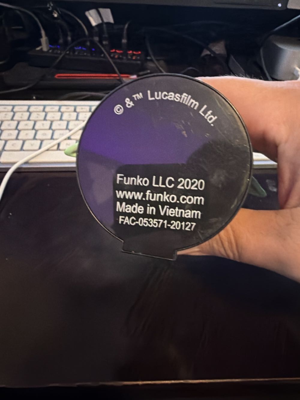 Funko Pop! Star Wars: The Mandalorian – The Child with Cup - Star Wars vinyl figure collectible [Barcode 889698499330] - Main Image 2