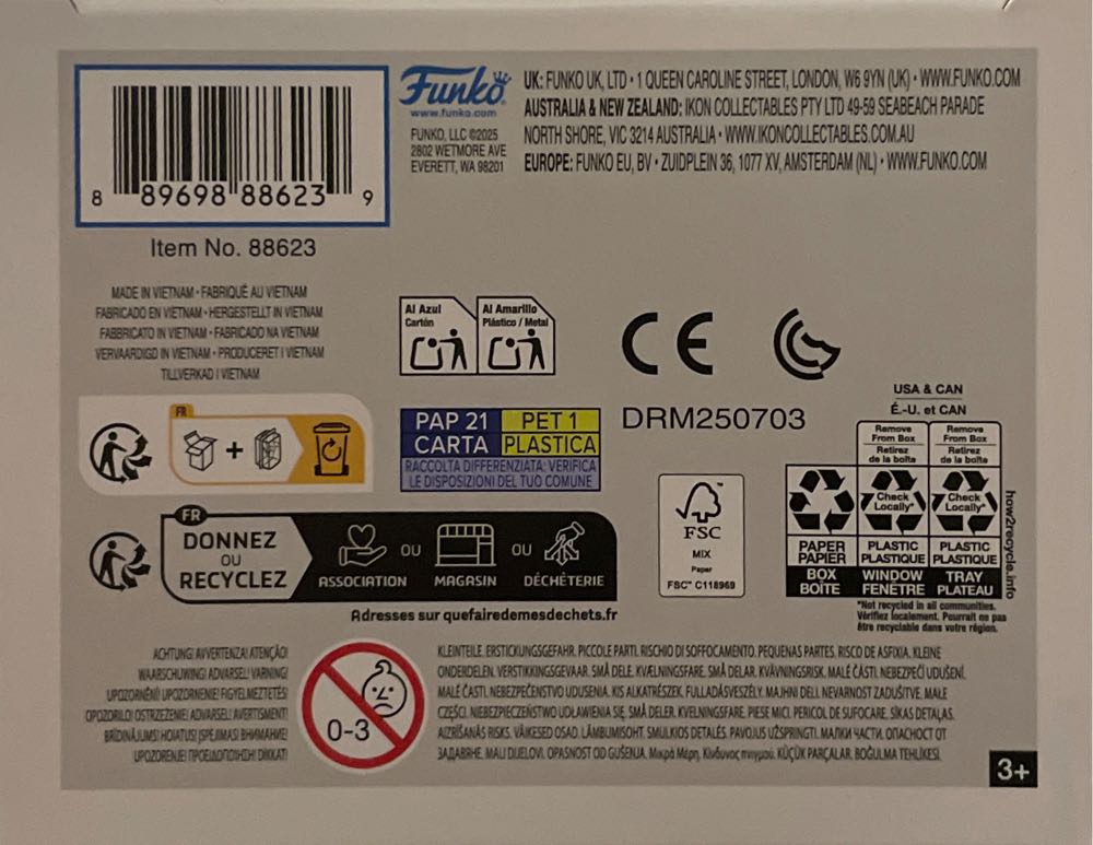 Wednesday Addams  vinyl figure collectible [Barcode 889698886239] - Main Image 4