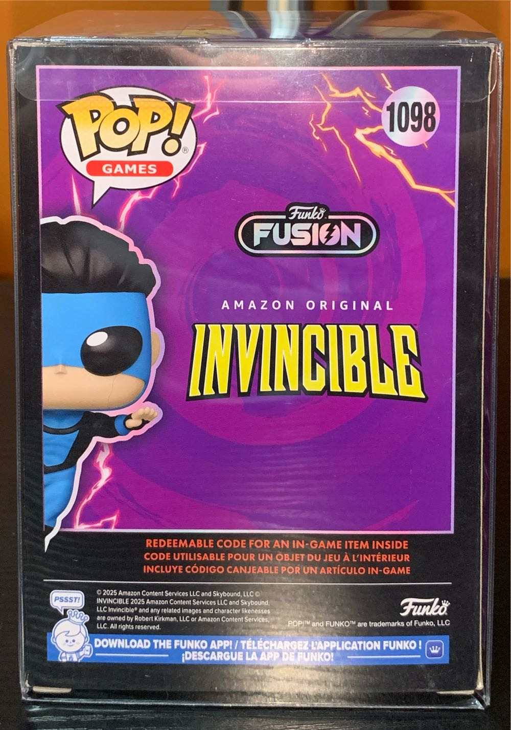 Invincible Chase  vinyl figure collectible [Barcode 889698883535] - Main Image 3