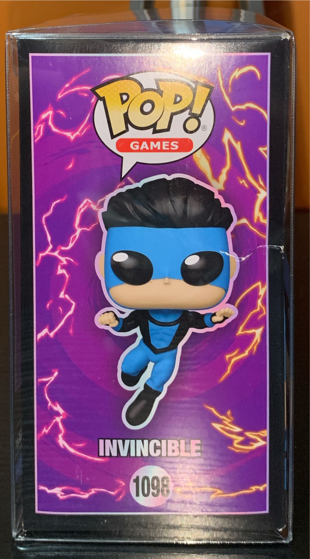 Invincible Chase  vinyl figure collectible [Barcode 889698883535] - Main Image 4