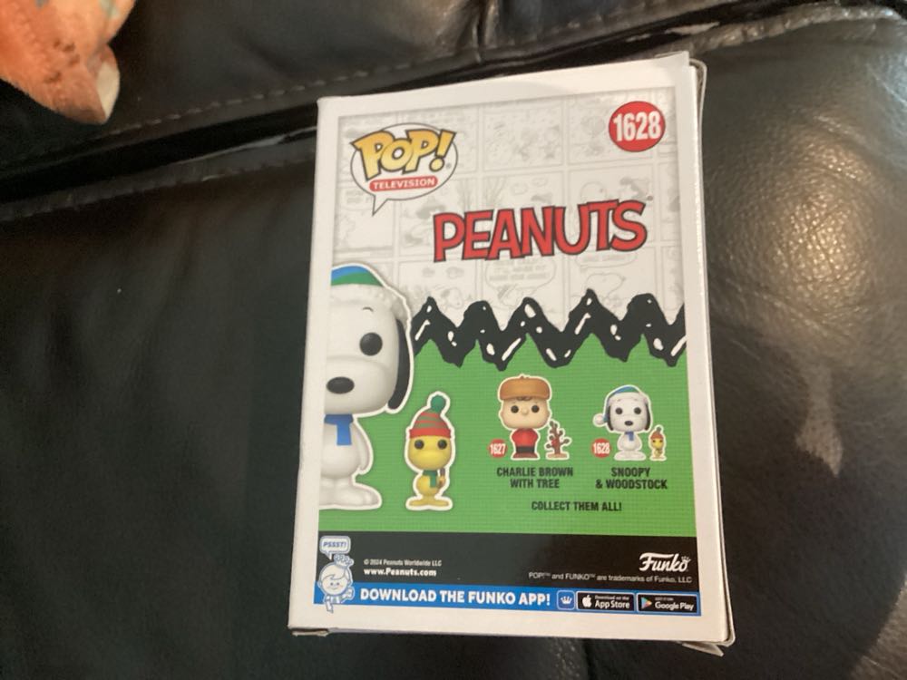 Winter Snoopy And Woodstock - Peanuts vinyl figure collectible - Main Image 3
