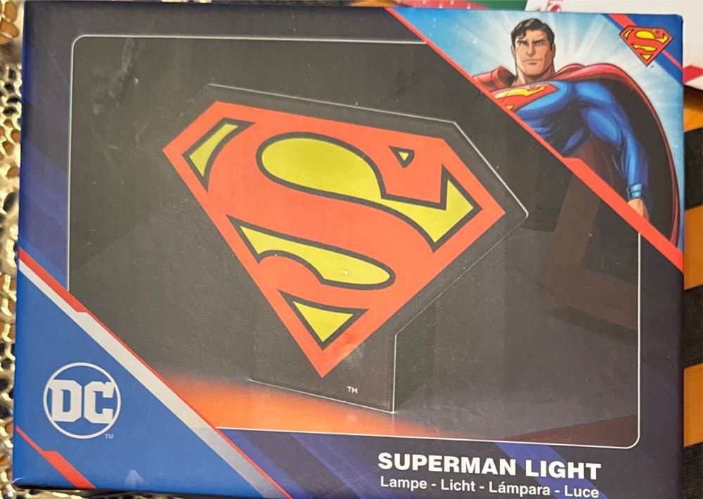 Dc Comics Superman Light  vinyl figure collectible [Barcode 5055964790431] - Main Image 2