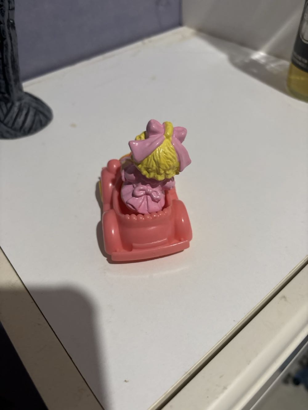 Miss Piggy in Pink Car - The Muppets vinyl figure collectible - Main Image 2