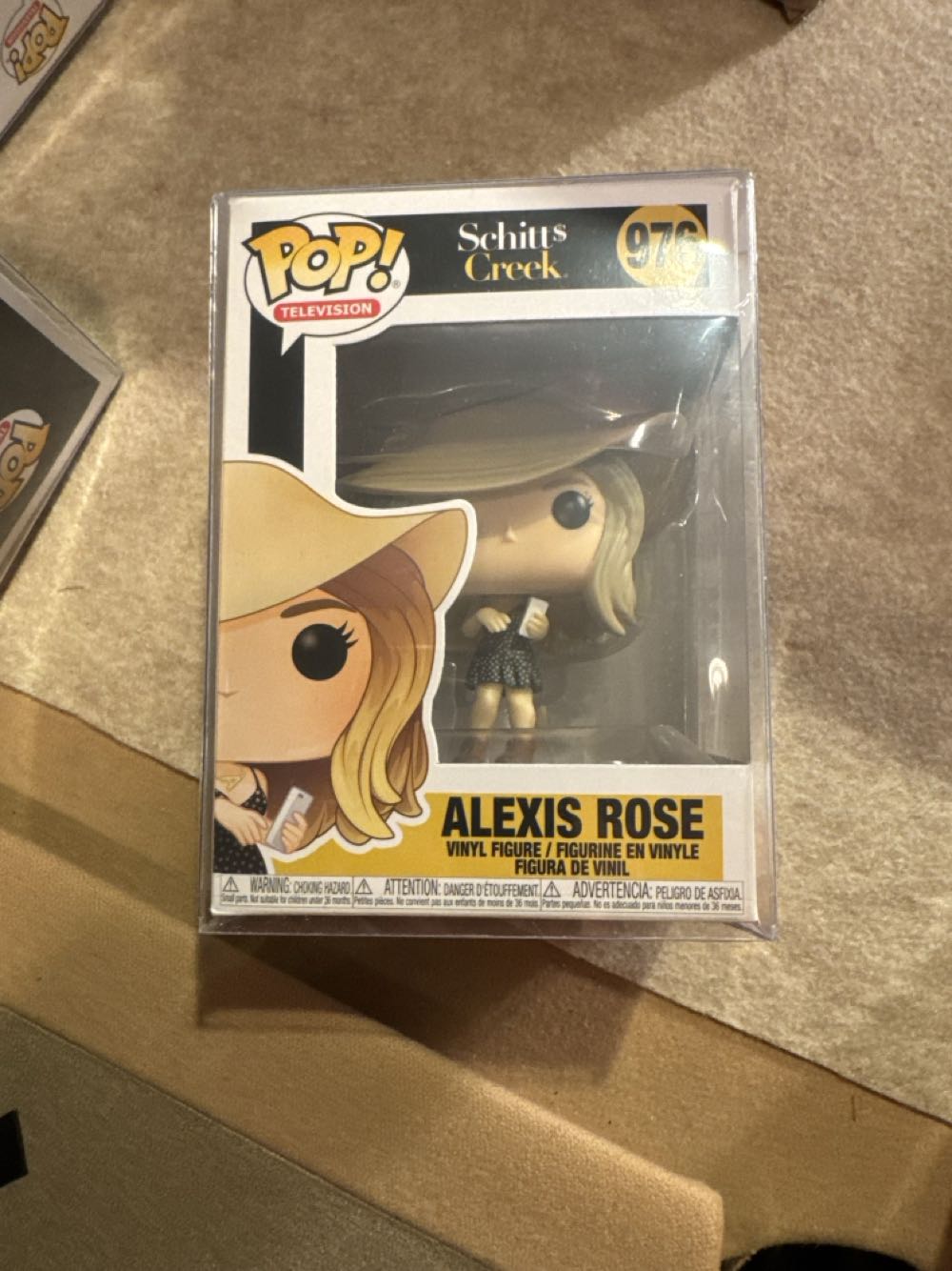 Alexis Rose - Schitt’s Creek vinyl figure collectible [Barcode 889698469357] - Main Image 2