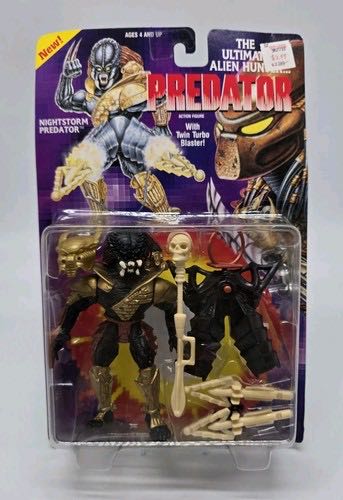 Kakamora Holding Axe