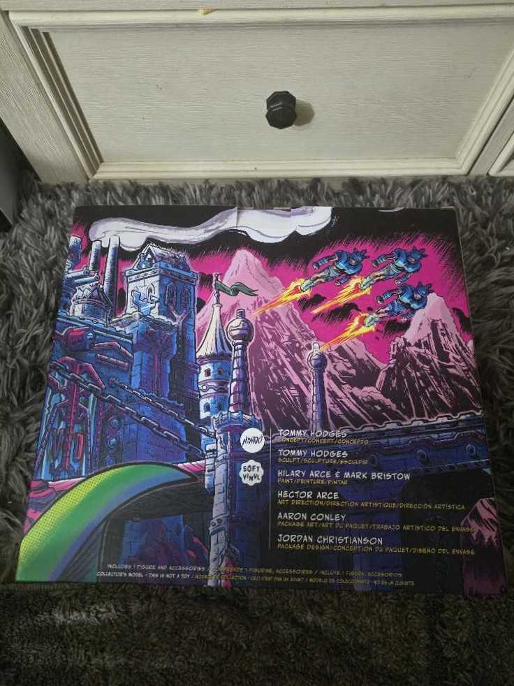 Mondo Marvel Dr Doom God Emperor Variant   vinyl figure collectible [Barcode 810140246141] - Main Image 2