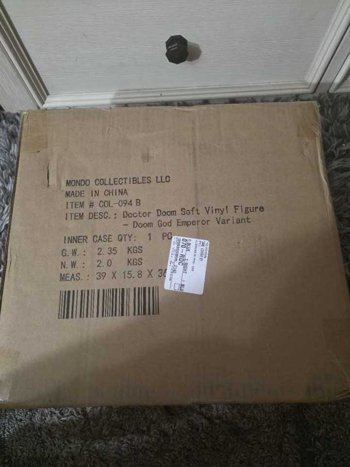 Mondo Marvel Dr Doom God Emperor Variant   vinyl figure collectible [Barcode 810140246141] - Main Image 4