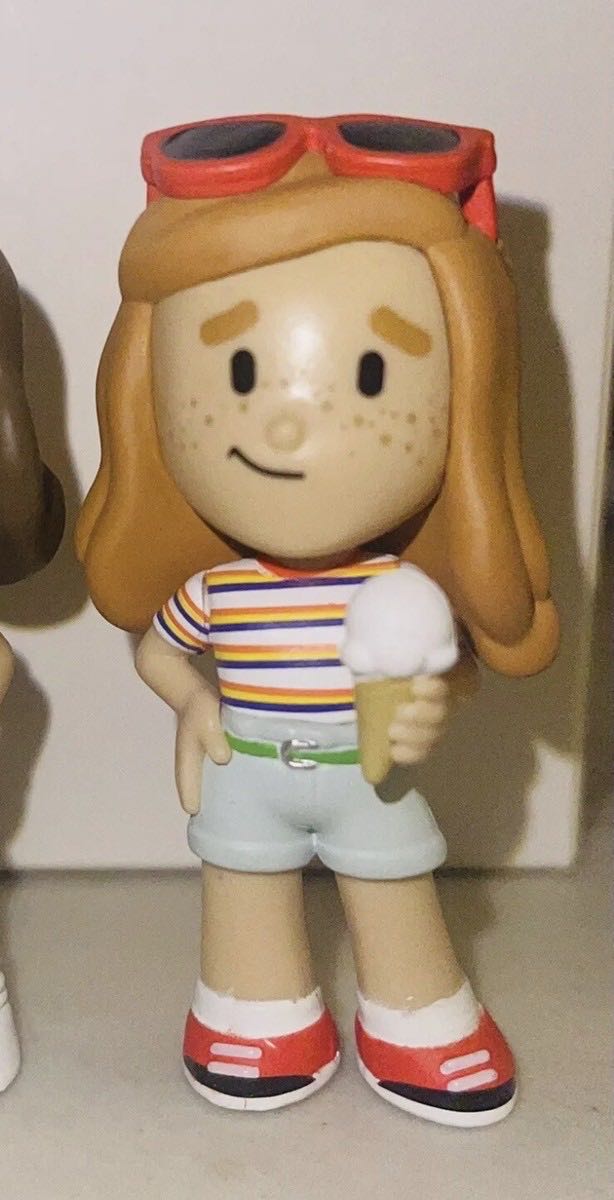 Max Mayfield (Season 3) - Stranger Things vinyl figure collectible - Main Image 2