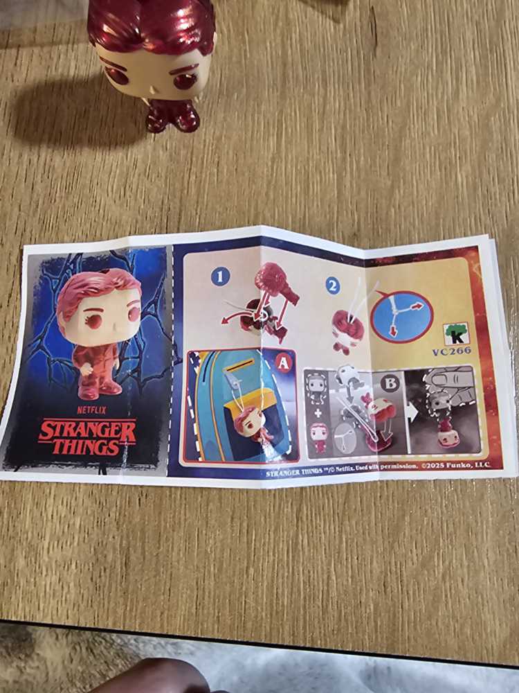 Kinder Joy Demogorgon - Stranger Things vinyl figure collectible - Main Image 2