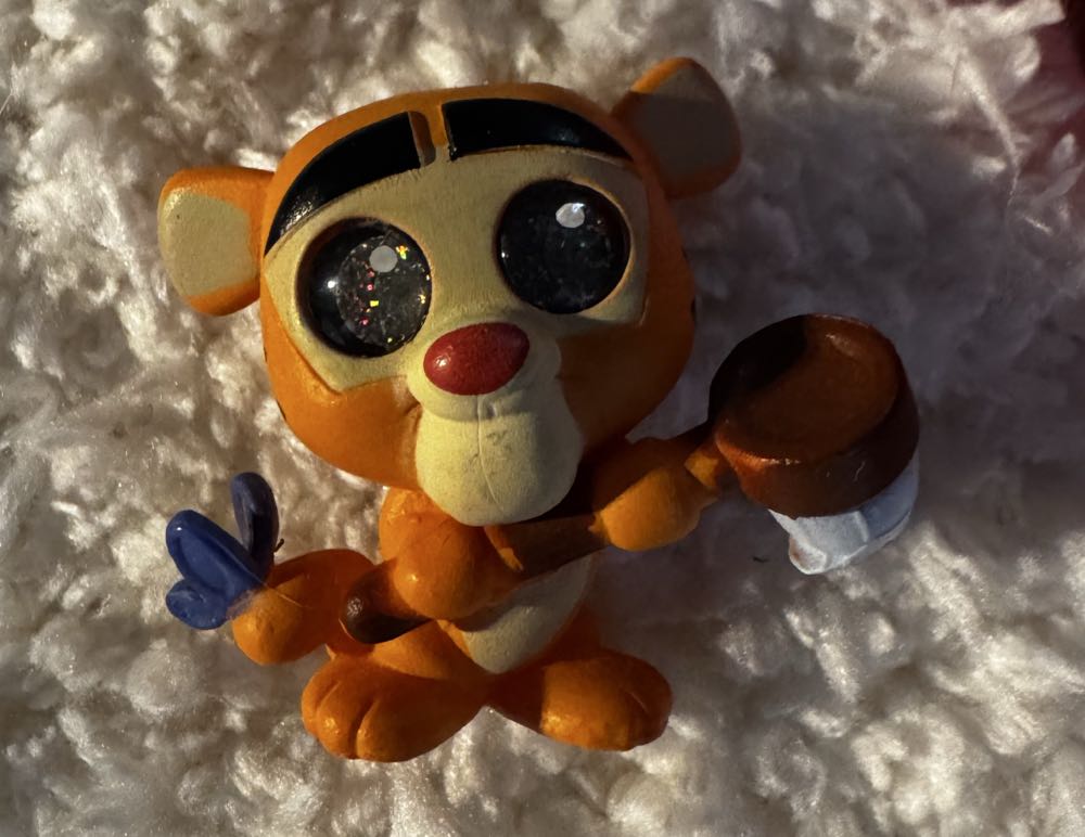 Tigger Disney Doorables Let’s Go Series 3 - Winnie the Pooh vinyl figure collectible - Main Image 2