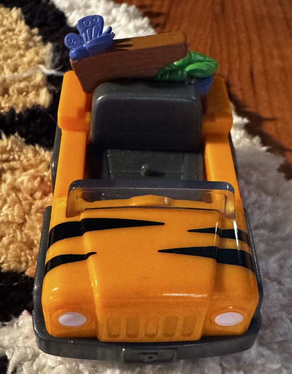 Tigger Disney Doorables Let’s Go Series 3 - Winnie the Pooh vinyl figure collectible - Main Image 3