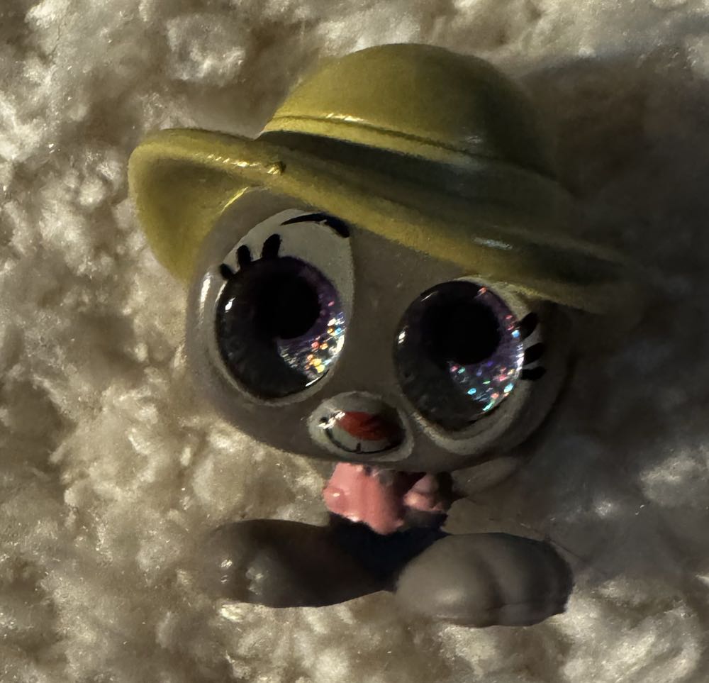 hirono | echo - hiding behind you