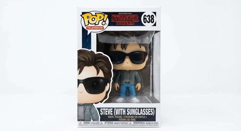 Steve (With Sunglasses) - Stranger Things vinyl figure collectible [Barcode 889698308779] - Main Image 2