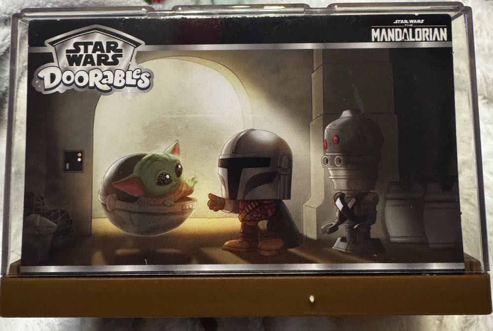 The Mandalorian And The Child Disney Doorables Widescreen Moments - Star Wars: The Mandalorian vinyl figure collectible - Main Image 2