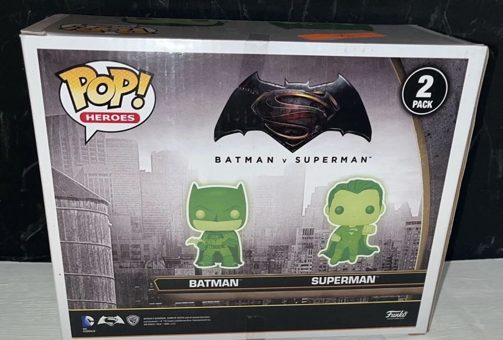 2-Pack - Batman vs Superman (Glow in the Dark) - Batman vinyl figure collectible - Main Image 2