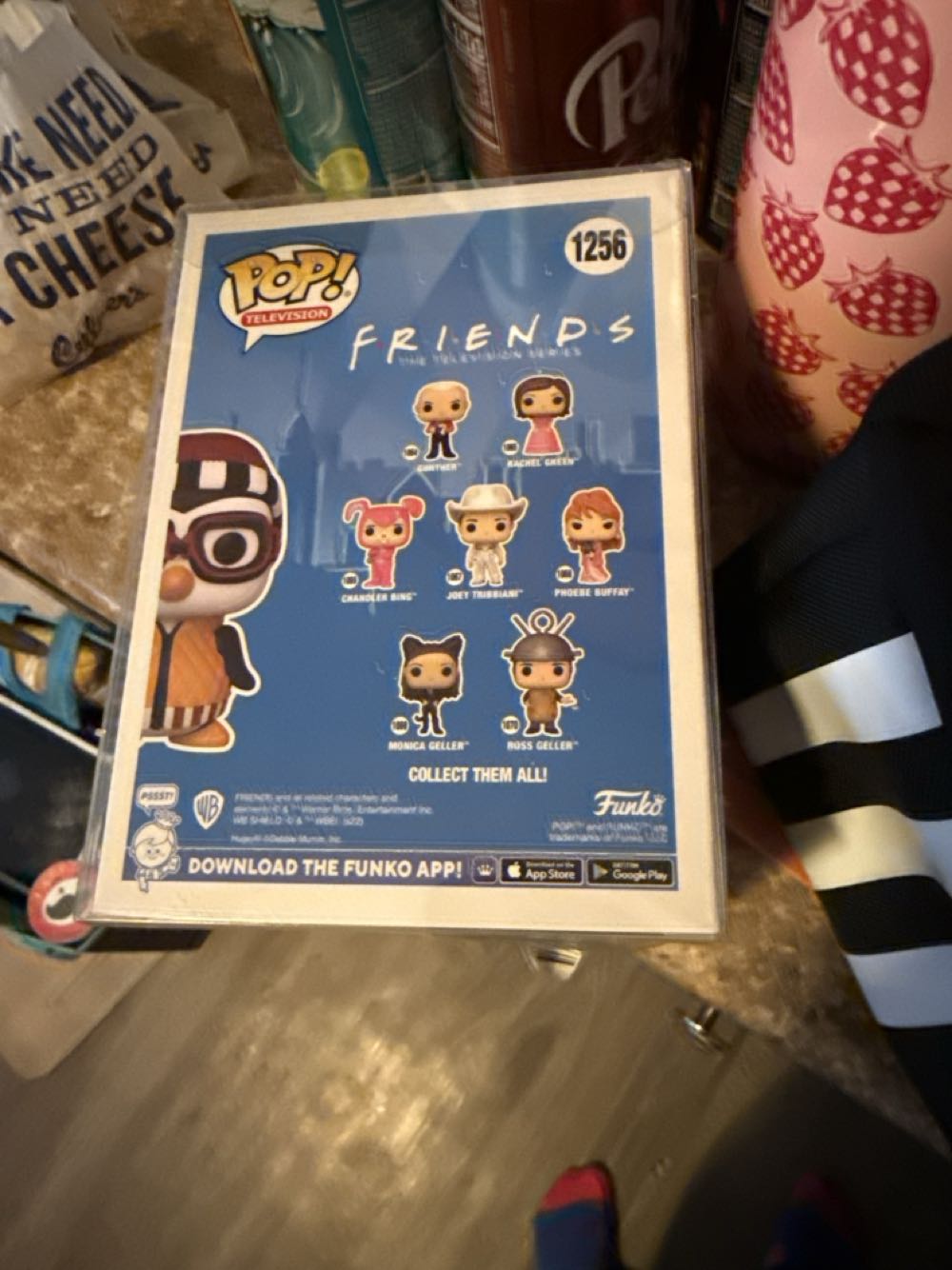 Friends: Hugsy the Penguin - Friends vinyl figure collectible [Barcode 0889698652070] - Main Image 2