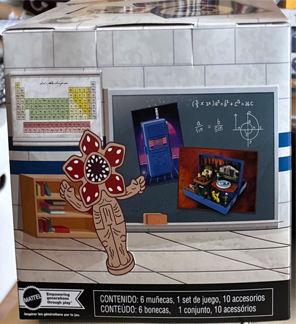 Polly Pocket Collector Playset Stranger Things Compact With 6 Special Edition Character Dolls And 10 Accessories - Stranger Things vinyl figure collectible [Barcode 194735217922] - Main Image 3