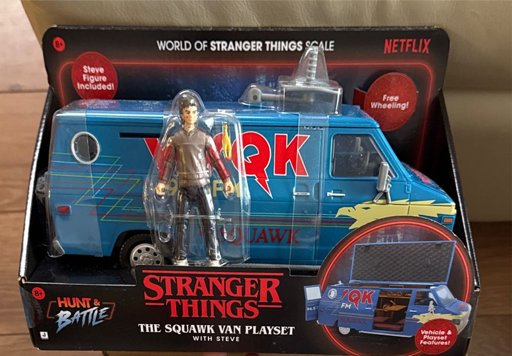 Stranger Things The Squawk Van Play set With Steve - Stranger Things vinyl figure collectible [Barcode 191726889359] - Main Image 2