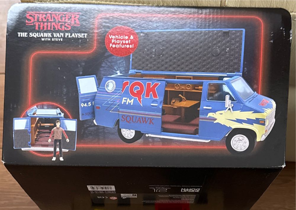 Stranger Things The Squawk Van Play set With Steve - Stranger Things vinyl figure collectible [Barcode 191726889359] - Main Image 3