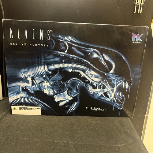 Funko Pop! Movies: Predator Bull Predator Bloody Glow Ae Exclusive