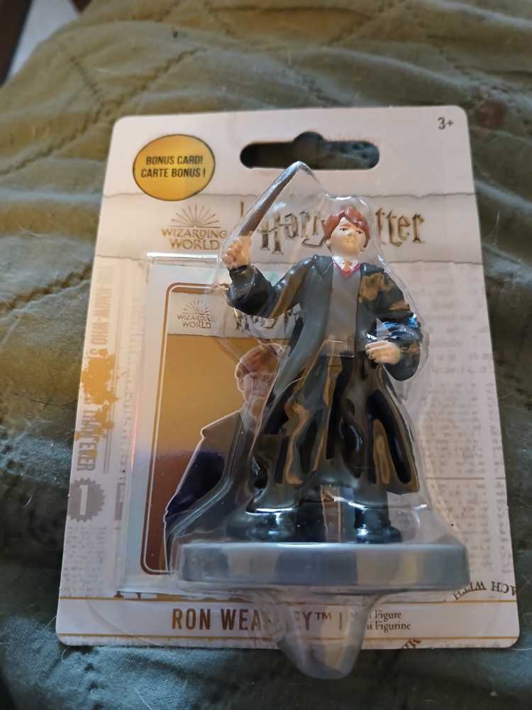 Ron Weasley Mini With Bonus Card - Harry Potter vinyl figure collectible [Barcode 886144277085] - Main Image 2