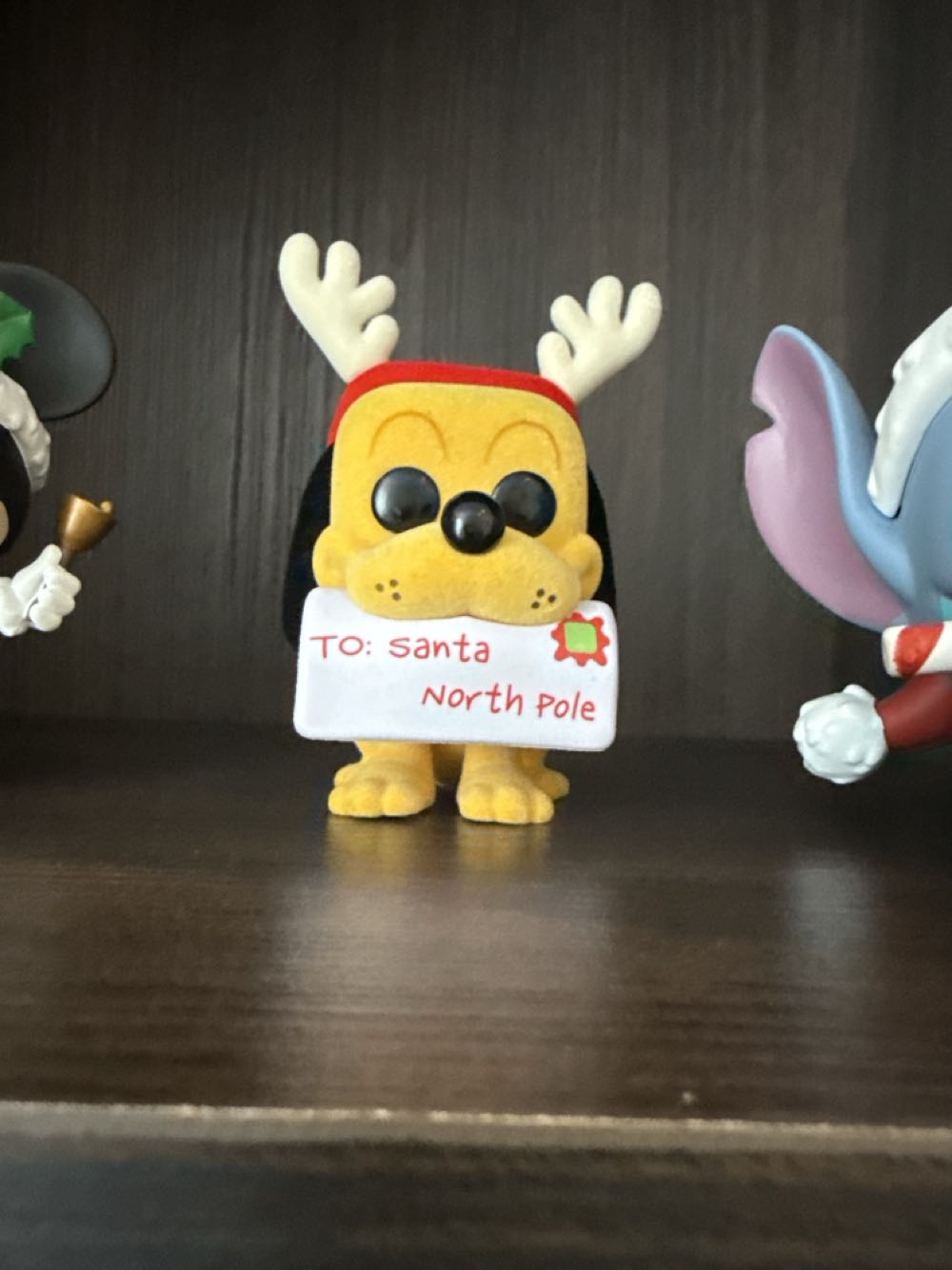 Pluto with Letter to Santa - Disney vinyl figure collectible - Main Image 2