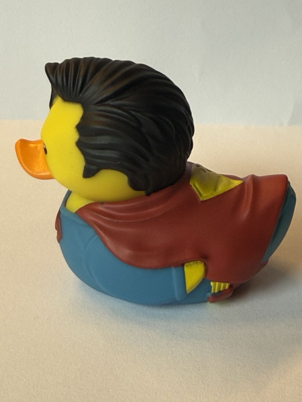 Superman - DC Universe vinyl figure collectible - Main Image 2