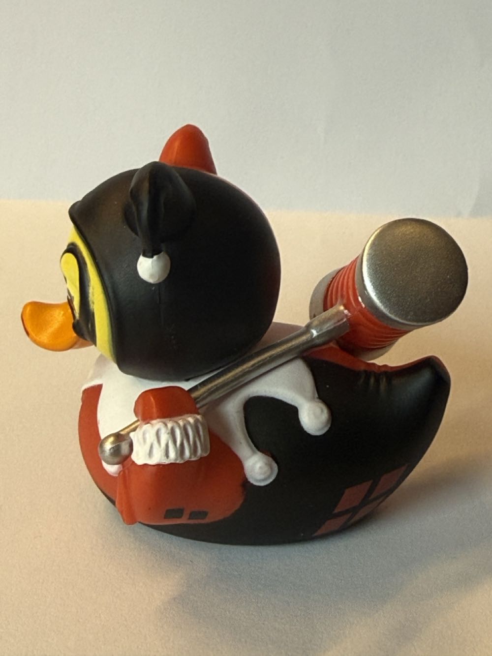 Harley Quinn - DC Universe vinyl figure collectible - Main Image 2