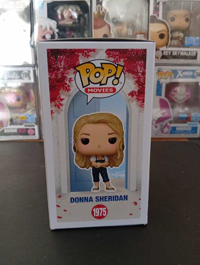 Donna Sheridan  vinyl figure collectible [Barcode 35084112] - Main Image 2
