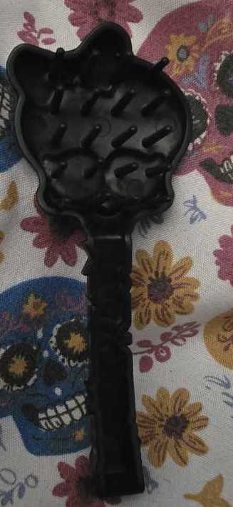 MoNsTeR High Skull Brush Black  vinyl figure collectible - Main Image 2