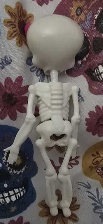 MoNsTeR High Skeleton  vinyl figure collectible - Main Image 2