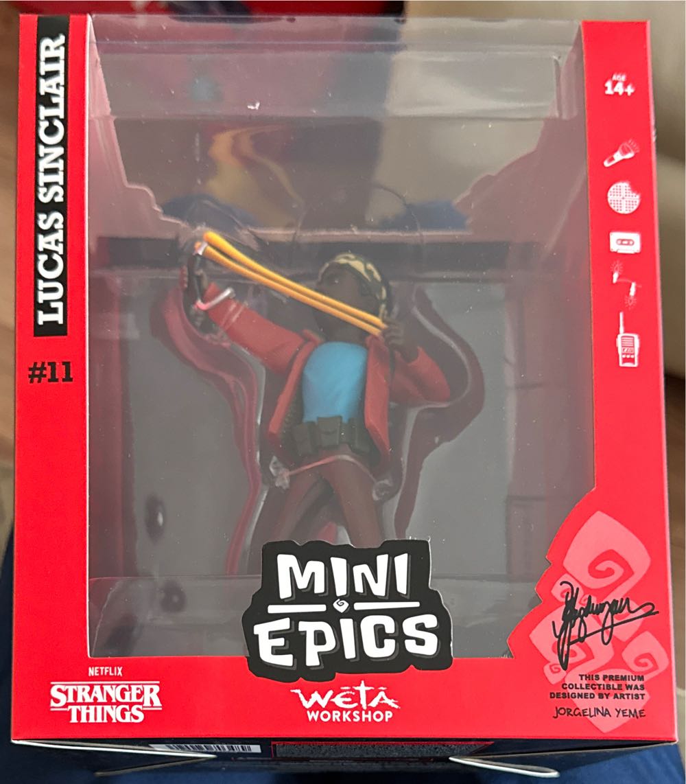 Weta Workshop Mini Epics Stranger Things Season 1 Lucas Sinclair - Stranger Things vinyl figure collectible [Barcode 9420024703489] - Main Image 2