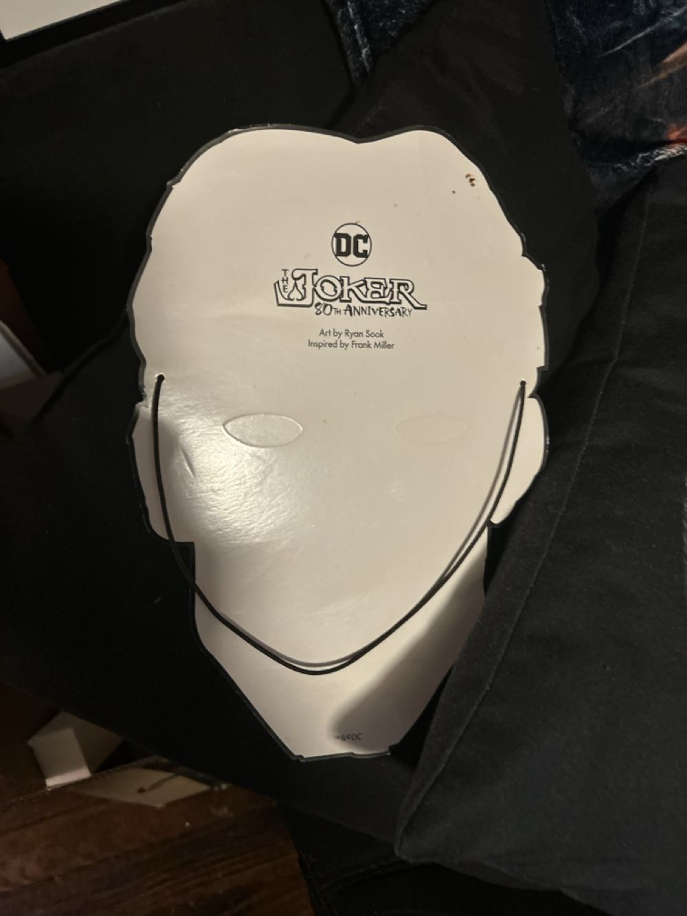 The Joker 80th Anniversary Paper Mask (Frank Miller) - Batman vinyl figure collectible [Barcode 76194136921100111] - Main Image 2