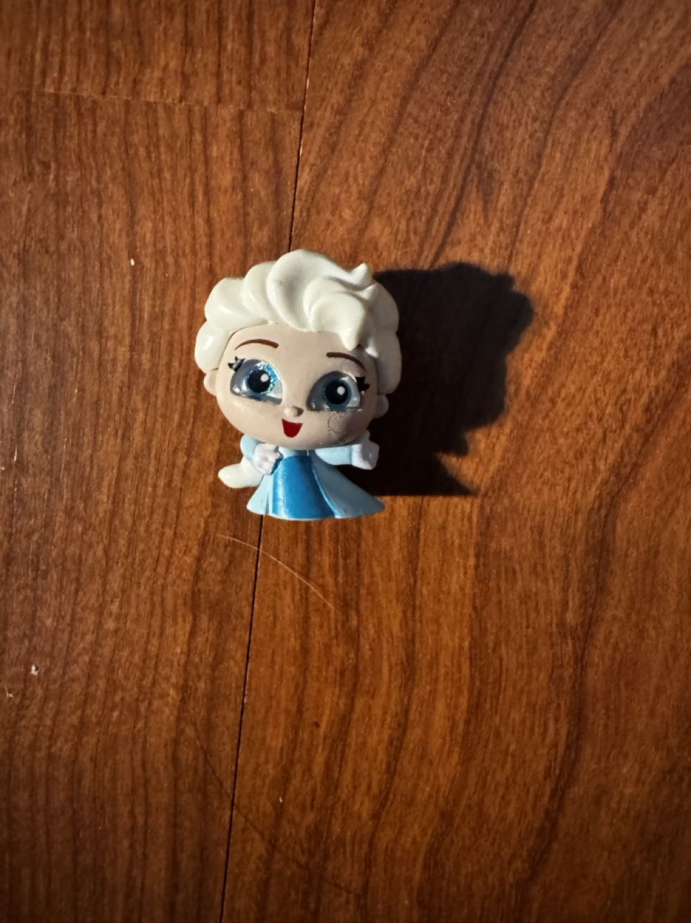 Elsa Disney Doorables Let’s Go  - Frozen vinyl figure collectible - Main Image 2