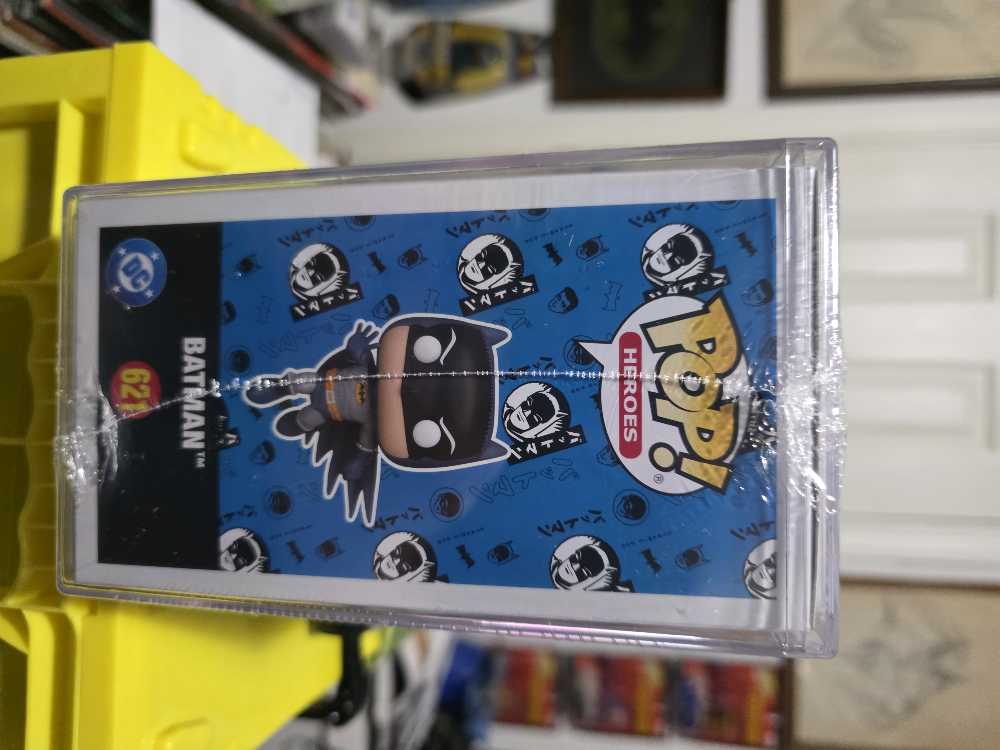 Funko Pop Batman Pop! Batman #621 Official Con Sticker Exclusive Le 5000 Pcs Protector Eccc Bat Manga Bat Dc Manga 621 Dark Knight Hand Manga! - Batman vinyl figure collectible [Barcode 889698924412] - Main Image 3
