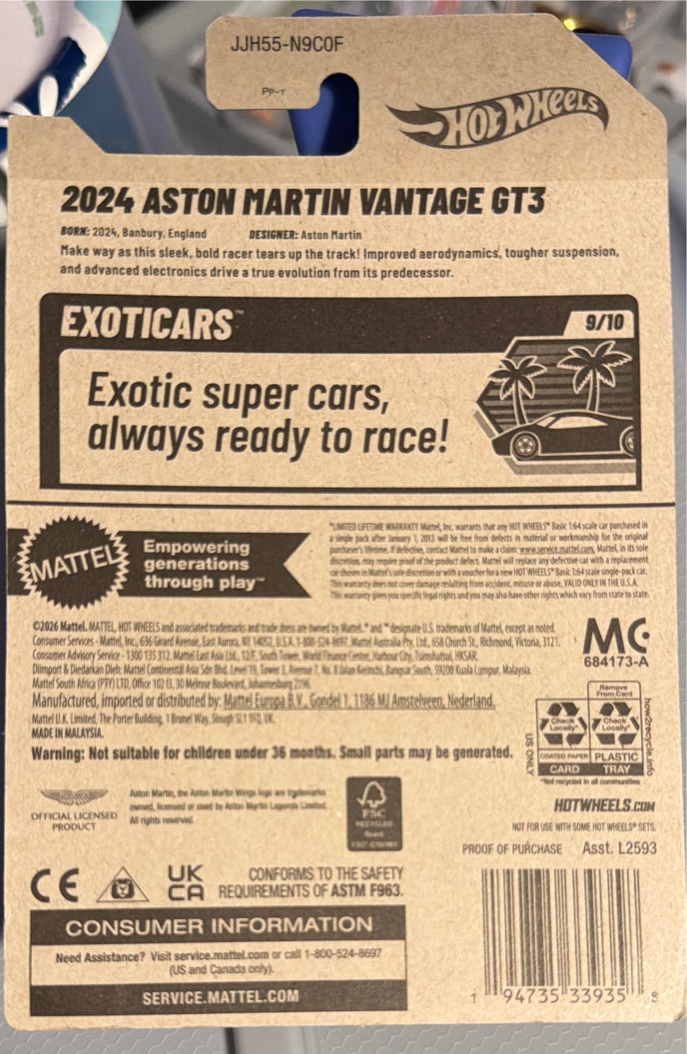 Hot Wheels 2024 Aston Martin Vantage GT3  vinyl figure collectible [Barcode 194735339358] - Main Image 2