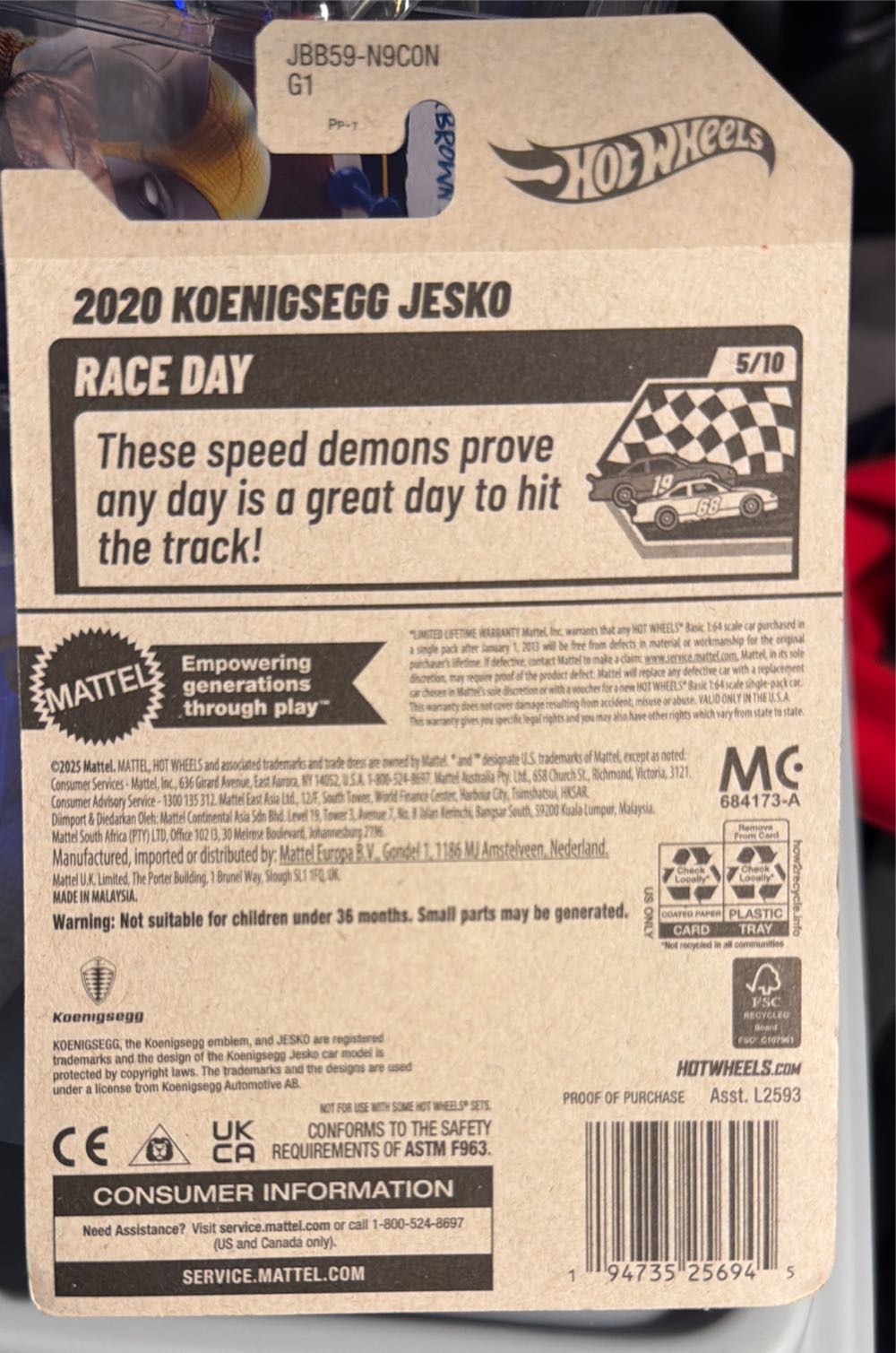 Hot Wheels 2020 Koenigsegg Jeans  vinyl figure collectible [Barcode 194735256945] - Main Image 2