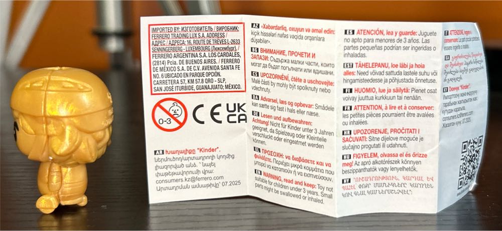 Gold  vinyl figure collectible - Main Image 2