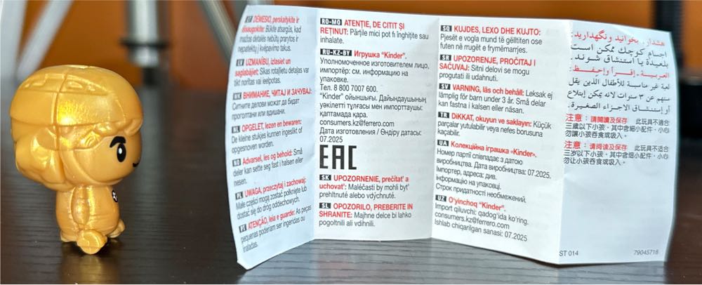 Gold  vinyl figure collectible - Main Image 4