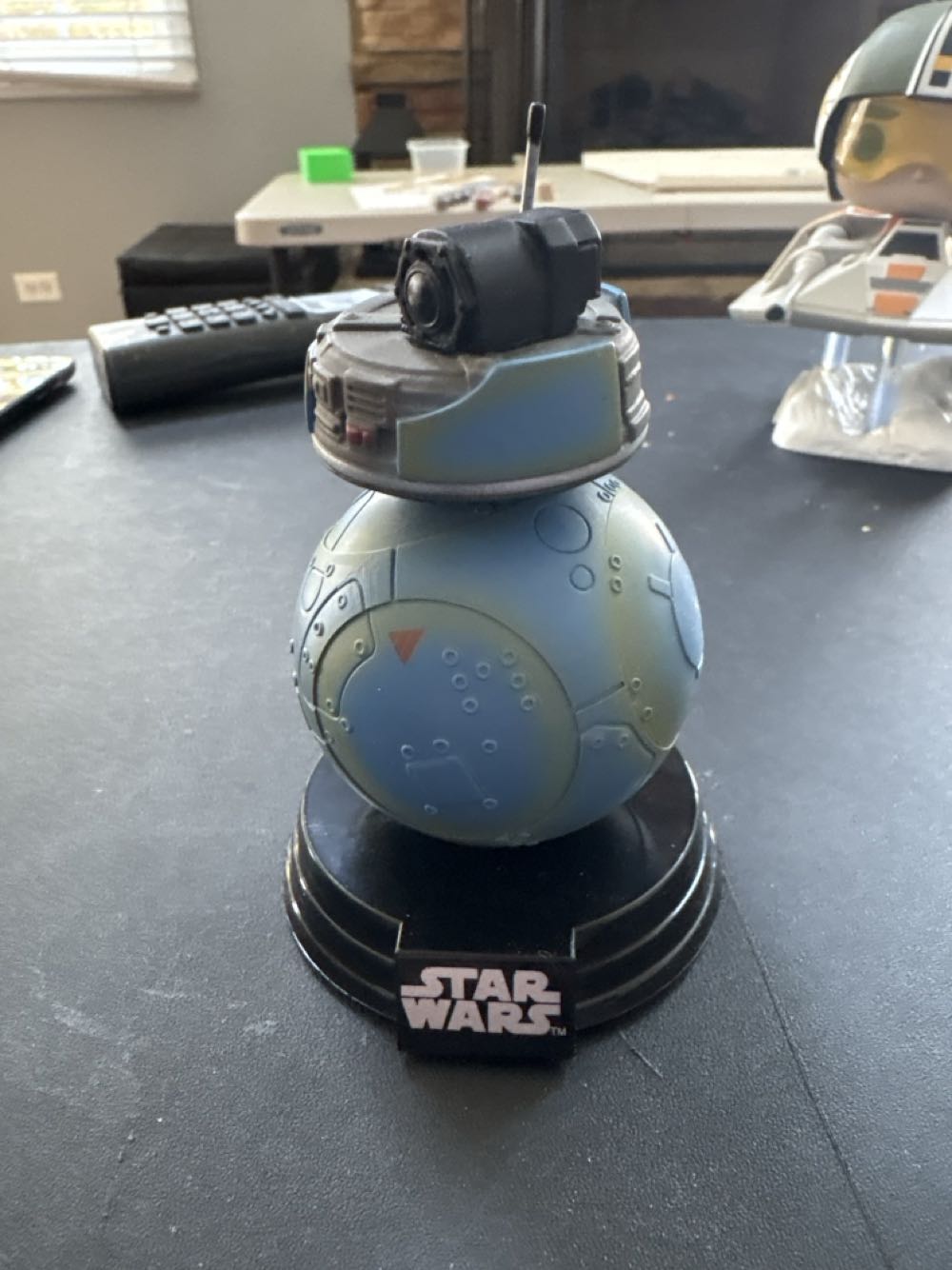 Resistance BB Unit - Star Wars vinyl figure collectible [Barcode 889698147514] - Main Image 2