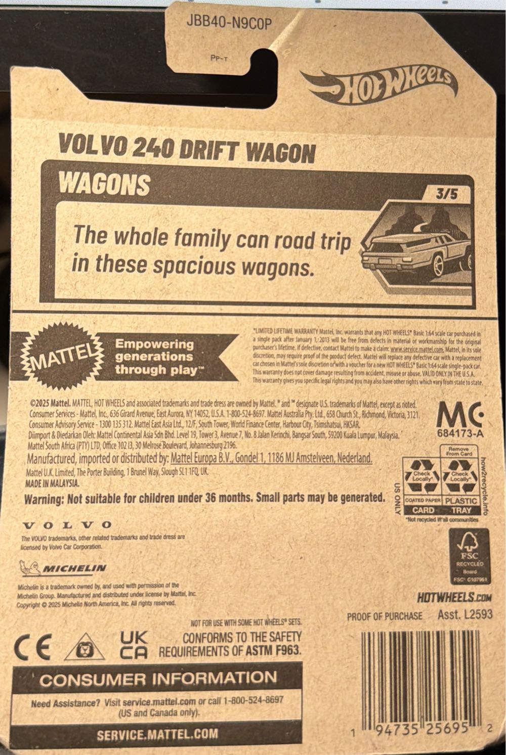 Volvo 240 Drift Wagon  vinyl figure collectible [Barcode 194735256952] - Main Image 2