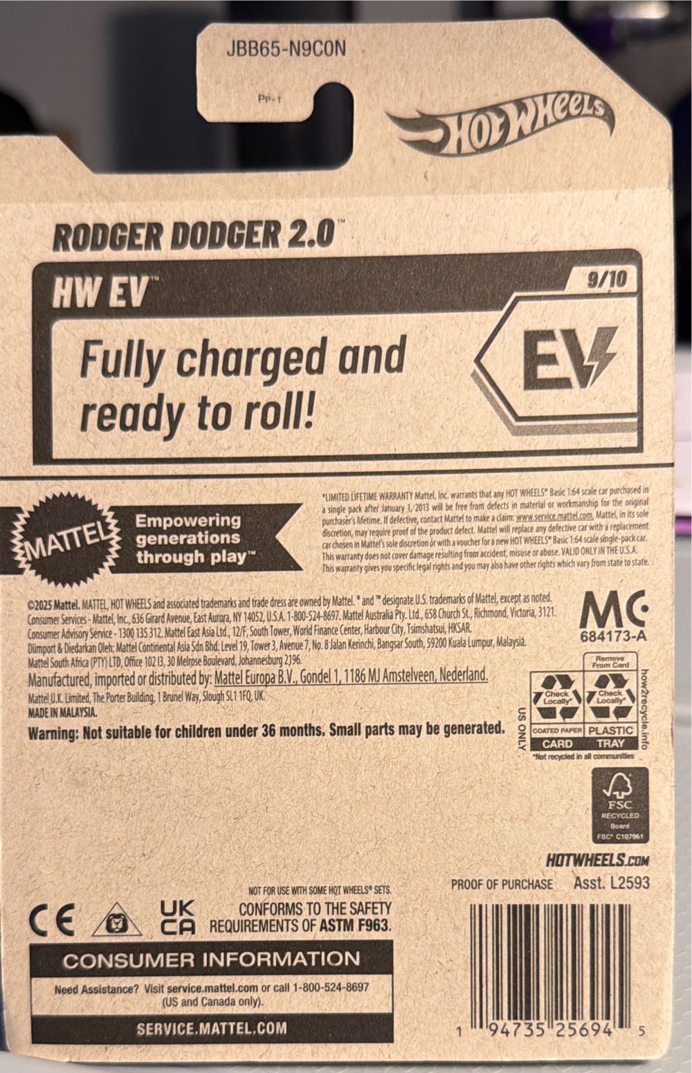 Hot Wheels Rodger Dodger 2.0  vinyl figure collectible [Barcode 194735256945] - Main Image 2